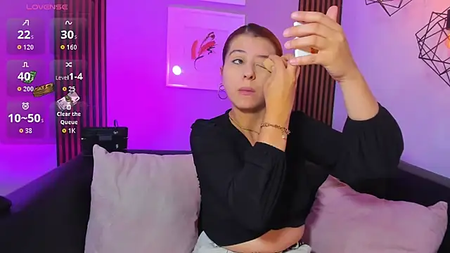 Nahiajhonson  online show from 24, 3, 2026