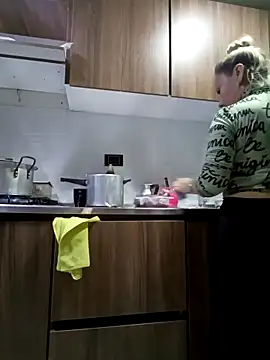 Snapshot of coral_smitth chatting on 21, 10, 2025 coral smitth online show from 21, 10, 2025