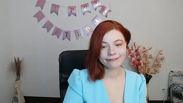 Snapshot of Sun_Alexia chatting on 4, 12, 2025 Sun Alexia online show from 4, 12, 2025