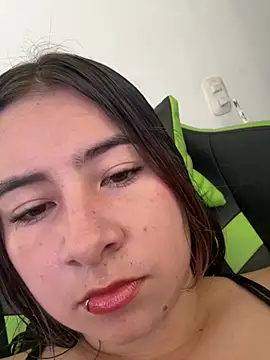 Mia foxx  online show from 2, 2, 2025