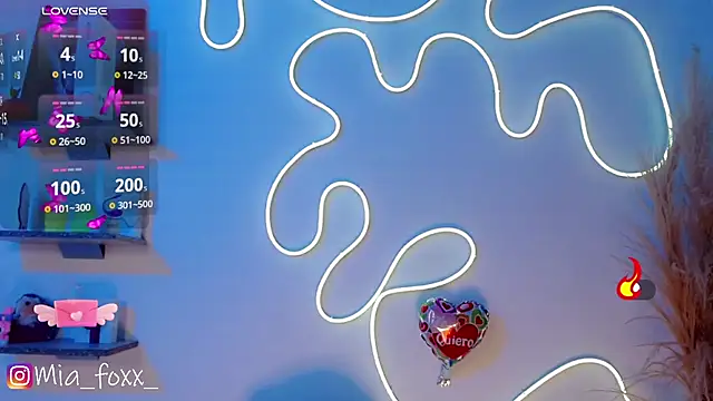 Mia foxx  online show from 4, 3, 2025