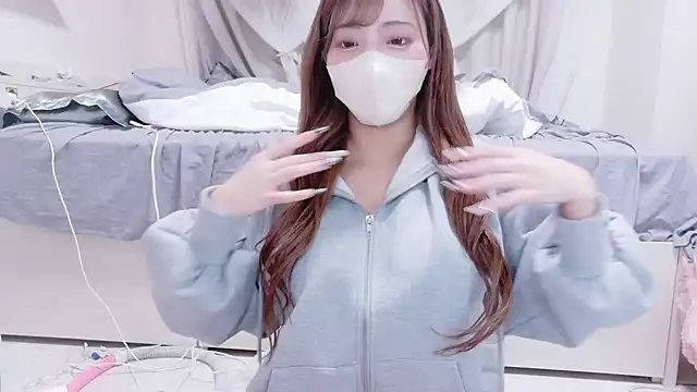 Snapshot of _chanMOMO_ chatting on 7, 10, 2025  chanMOMO  online show from 7, 10, 2025