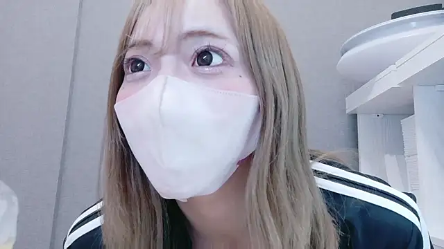 Snapshot of _chanMOMO_ chatting on 17, 6, 2026 chanMOMO online show from 17, 6, 2026