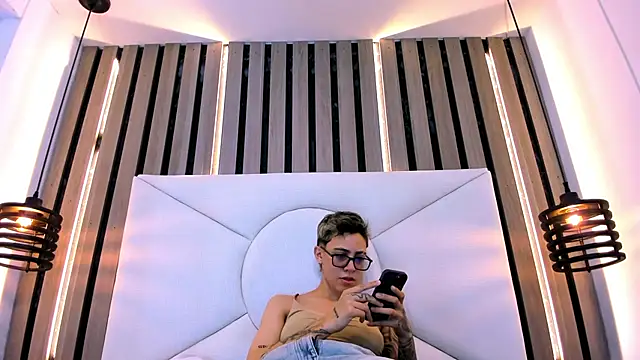 Cutie Shy  online show from 12, 1, 2026