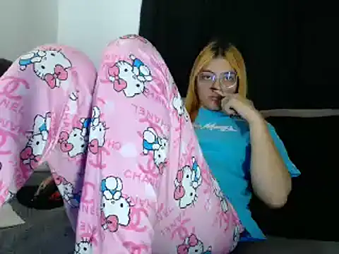 lessliee22  online show from 3, 3, 2025