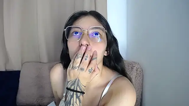 lessliee22  online show from 27, 3, 2026