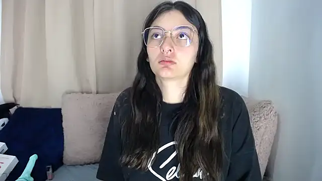 lessliee22  online show from 4, 4, 2026