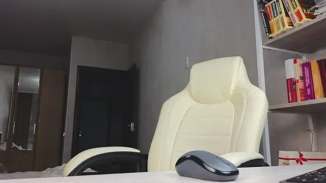 Snapshot of Marietta_Castro chatting on 5, 2, 2026 Marietta Castro online show from 5, 2, 2026