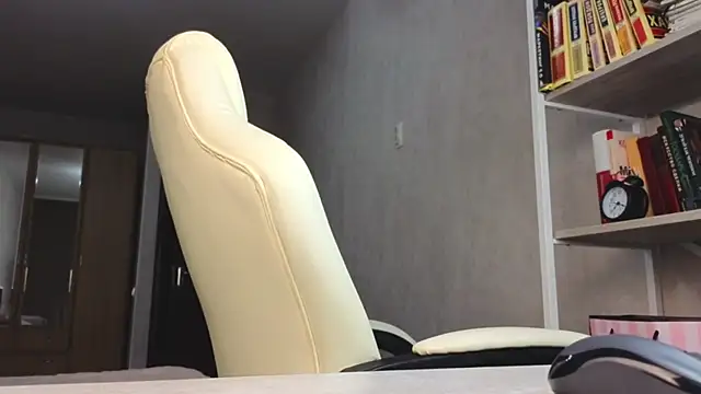 Snapshot of Marietta_Castro chatting on 5, 8, 2026 Marietta Castro online show from 5, 8, 2026