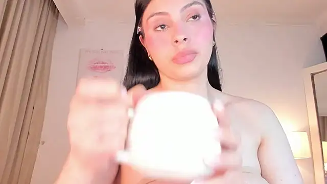 Snapshot of halseycox___ chatting on 4, 6, 2026 halseycox online show from 4, 6, 2026
