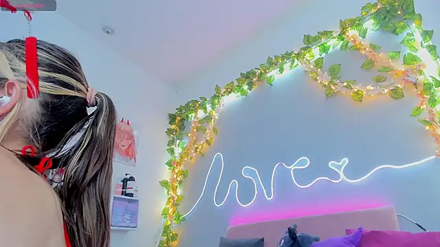 YouliteSllut2 online show from 7, 12, 2024