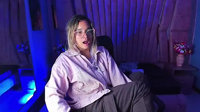 Snapshot of Olivia_Fox69 chatting on 20, 1, 2025 Olivia Fox69 online show from 20, 1, 2025