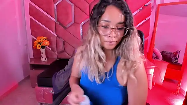 Snapshot of Olivia_Fox69 chatting on 28, 4, 2026 Olivia Fox69 online show from 28, 4, 2026