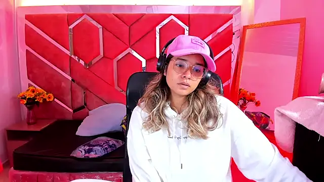 Snapshot of Olivia_Fox69 chatting on 28, 5, 2026 Olivia Fox69 online show from 28, 5, 2026