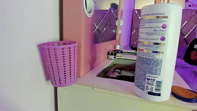 parejacaliente20154 online show from 18, 3, 2026