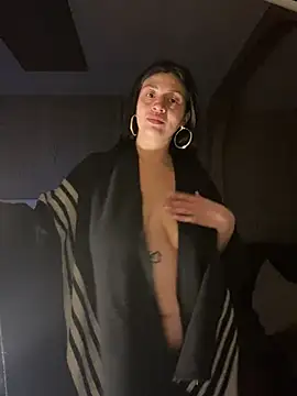 kriztal pretty online show from 8, 12, 2024