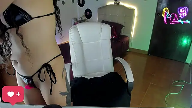 vampirellaa crazy  online show from 25, 6, 2026