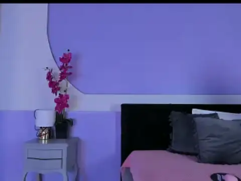 Julieta Cortes   online show from 4, 12, 2025