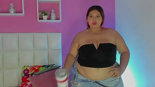 Snapshot of Alanna_hot3 chatting on 5, 6, 2026 Alanna hot3 online show from 5, 6, 2026