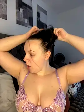 Snapshot of riri_bstvx chatting on 30, 10, 2025 riri bstvx online show from 30, 10, 2025