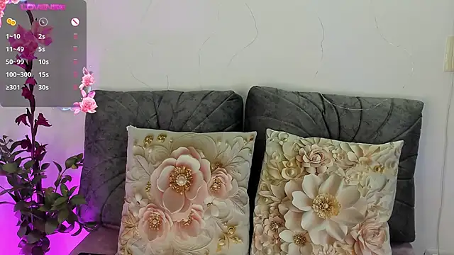NayeCloud online show from 2, 6, 2026