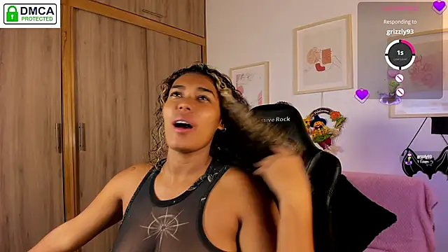 Snapshot of aleja_montiel__ chatting on 16, 10, 2025 aleja montiel online show from 16, 10, 2025