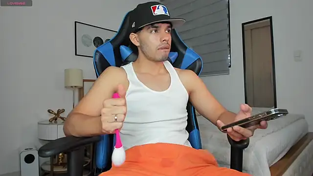 Snapshot of mateoleonee chatting on 3, 12, 2024 mateoleonee online show from 3, 12, 2024