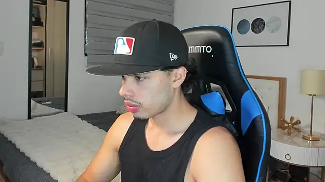 Snapshot of mateoleonee chatting on 16, 12, 2024 mateoleonee online show from 16, 12, 2024