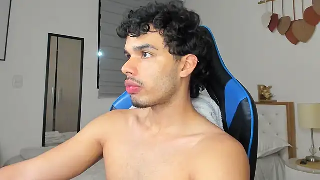 Snapshot of mateoleonee chatting on 2, 1, 2025 mateoleonee online show from 2, 1, 2025