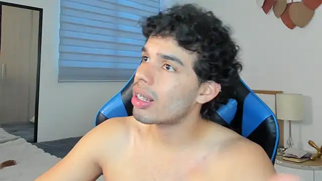 Snapshot of mateoleonee chatting on 1, 2, 2025 mateoleonee online show from 1, 2, 2025