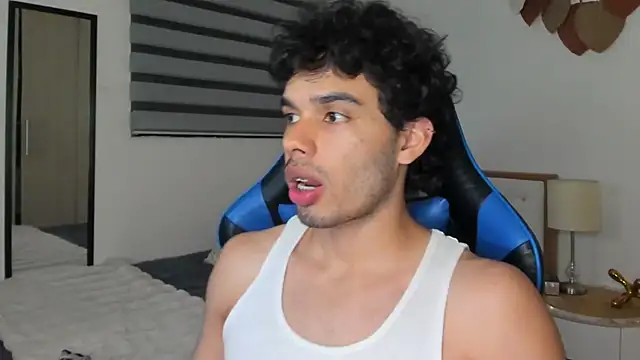 Snapshot of mateoleonee chatting on 2, 2, 2025 mateoleonee online show from 2, 2, 2025