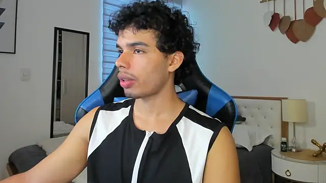 Snapshot of mateoleonee chatting on 5, 2, 2025 mateoleonee online show from 5, 2, 2025