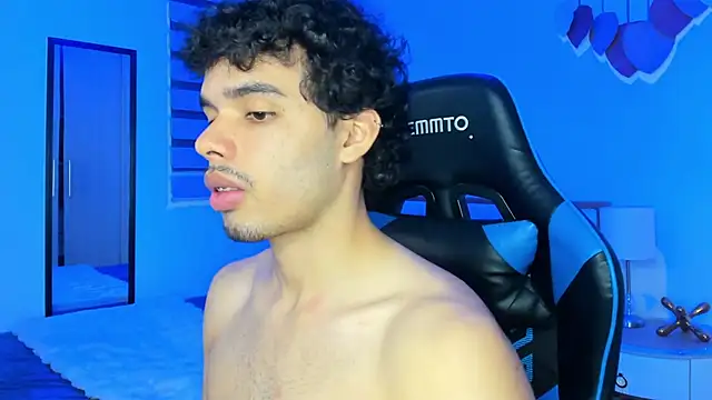 Snapshot of mateoleonee chatting on 7, 2, 2025 mateoleonee online show from 7, 2, 2025