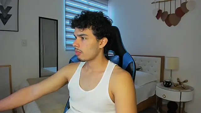 Snapshot of mateoleonee chatting on 12, 2, 2025 mateoleonee online show from 12, 2, 2025