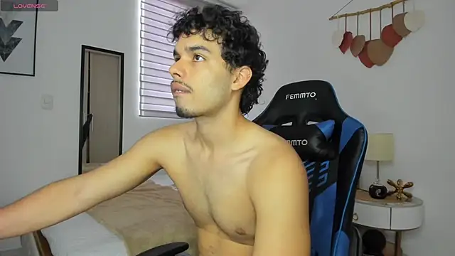 Snapshot of mateoleonee chatting on 16, 2, 2025 mateoleonee online show from 16, 2, 2025