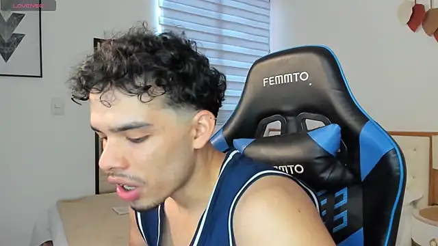 Snapshot of mateoleonee chatting on 20, 2, 2025 mateoleonee online show from 20, 2, 2025