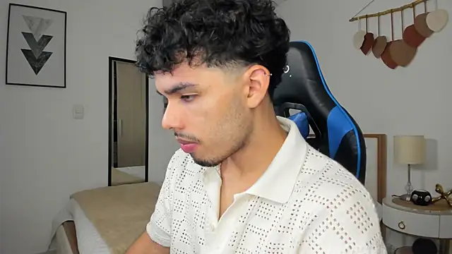 Snapshot of mateoleonee chatting on 23, 2, 2025 mateoleonee online show from 23, 2, 2025