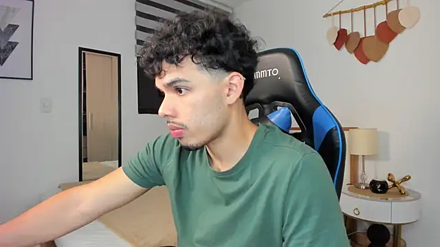 Snapshot of mateoleonee chatting on 25, 2, 2025 mateoleonee online show from 25, 2, 2025