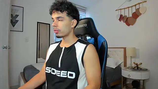 Snapshot of mateoleonee chatting on 1, 3, 2025 mateoleonee online show from 1, 3, 2025