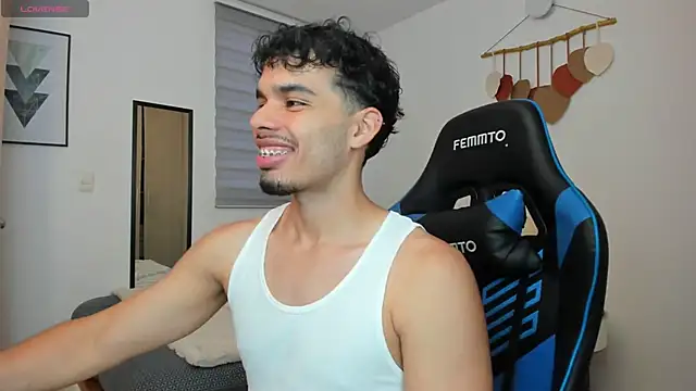 Snapshot of mateoleonee chatting on 3, 3, 2025 mateoleonee online show from 3, 3, 2025