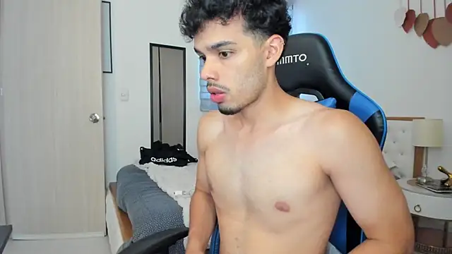 Snapshot of mateoleonee chatting on 4, 3, 2025 mateoleonee online show from 4, 3, 2025