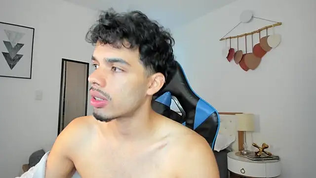 Snapshot of mateoleonee chatting on 7, 3, 2025 mateoleonee online show from 7, 3, 2025