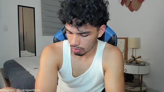 Snapshot of mateoleonee chatting on 11, 3, 2025 mateoleonee online show from 11, 3, 2025