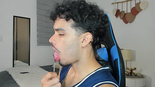 Snapshot of mateoleonee chatting on 13, 3, 2025 mateoleonee online show from 13, 3, 2025