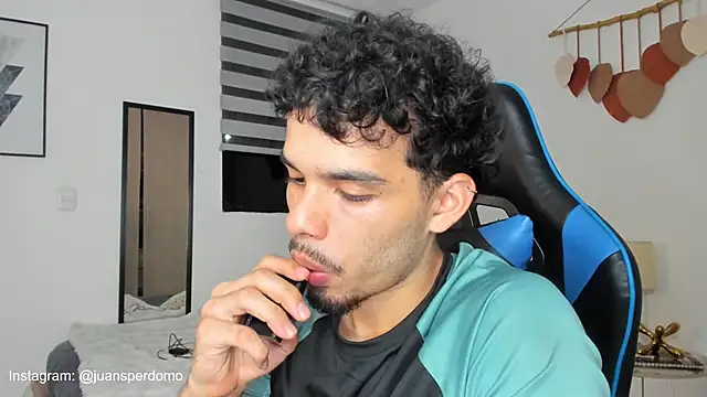 Snapshot of mateoleonee chatting on 21, 3, 2025 mateoleonee online show from 21, 3, 2025