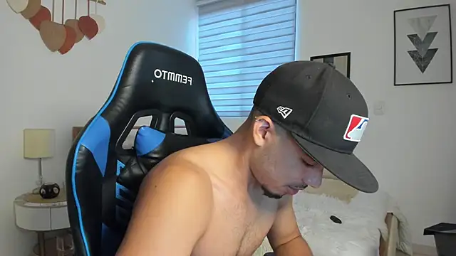 Snapshot of mateoleonee chatting on 1, 10, 2025 mateoleonee online show from 1, 10, 2025