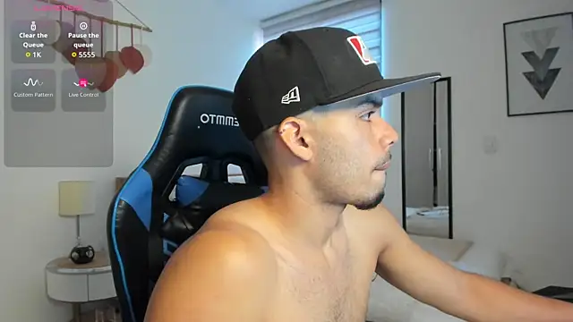 Snapshot of mateoleonee chatting on 2, 10, 2025 mateoleonee online show from 2, 10, 2025