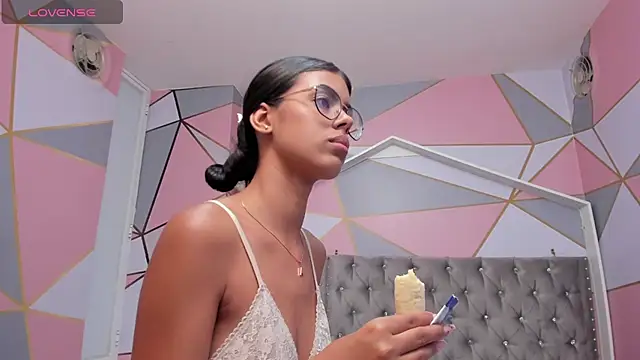 Snapshot of Isa_little4u chatting on 6, 2, 2025 Isa little4u online show from 6, 2, 2025