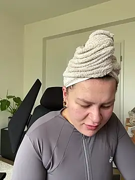 Snapshot of Fancy-Francy chatting on 9, 6, 2026 Fancy-Francy online show from 9, 6, 2026