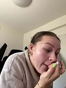 Snapshot of Fancy-Francy chatting on 4, 8, 2026 Fancy-Francy online show from 4, 8, 2026